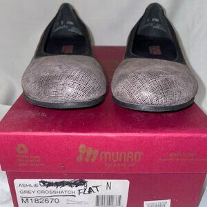 Munro American Ashlie Women's Flats,  Grey Crosshatch,  Size 9N